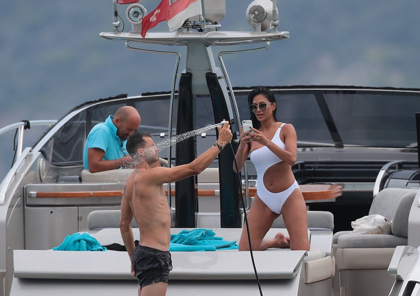 Гришо палува с Никол на тузарски курорт (СНИМКИ)