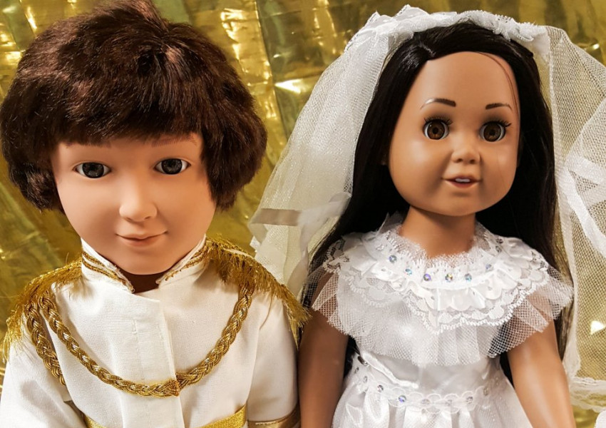 Пуснаха кукли с лика на принц Хари и Меган Маркъл (СНИМКИ)