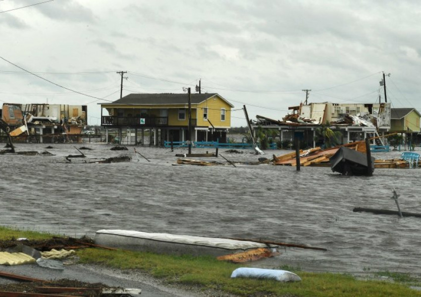 Ужасяващият ураган "Харви" уби шест човека в Америка (ВИДЕО)