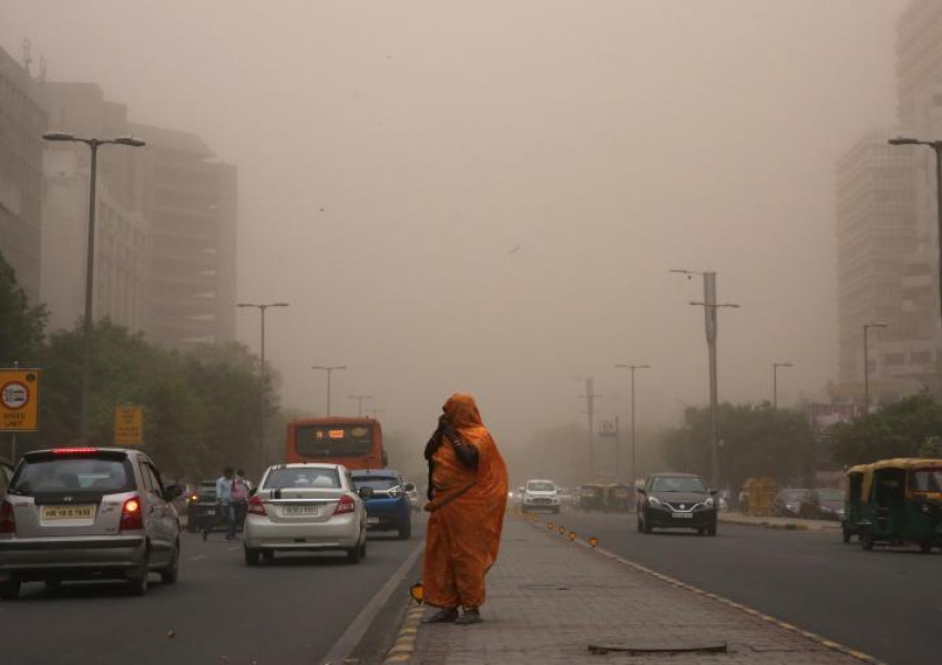 Десетки загинали при прашни бури в Индия