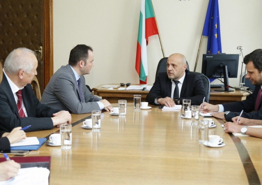 България ще помага на Македония по пътя й към ЕС