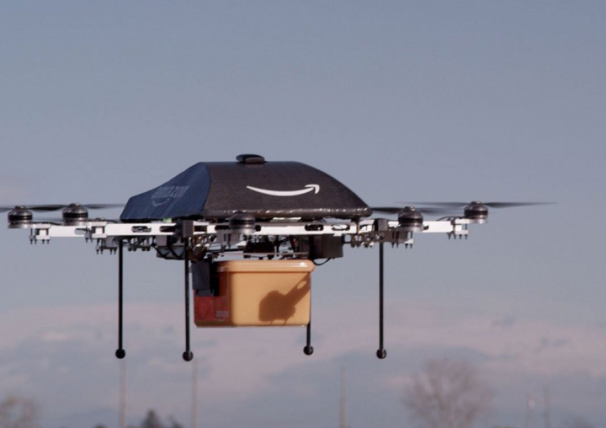 Amazon вече ще доставя с парашут