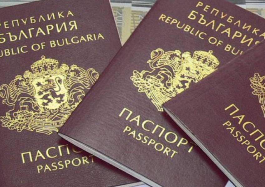 Важно за българите в чужбина! Очакват се опашки за нови паспорти през есента