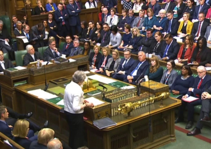 Двете камари на британския парламент се противопоставиха на Тереза Мей