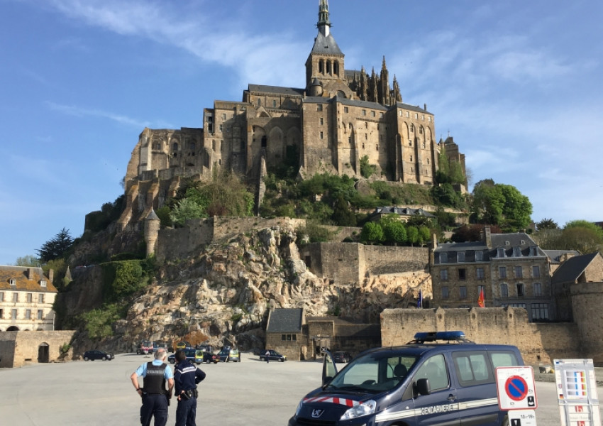Френският Мон Сен Мишел е евакуиран след заплаха за сигурността