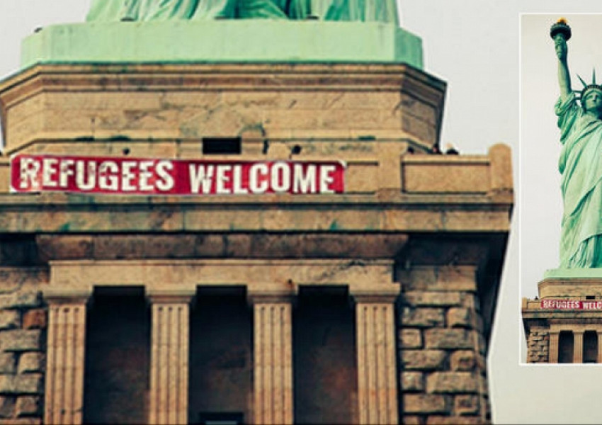 Плакат "Бежанци, добре дошли" се появи на Статуята на свободата" (СНИМКА)