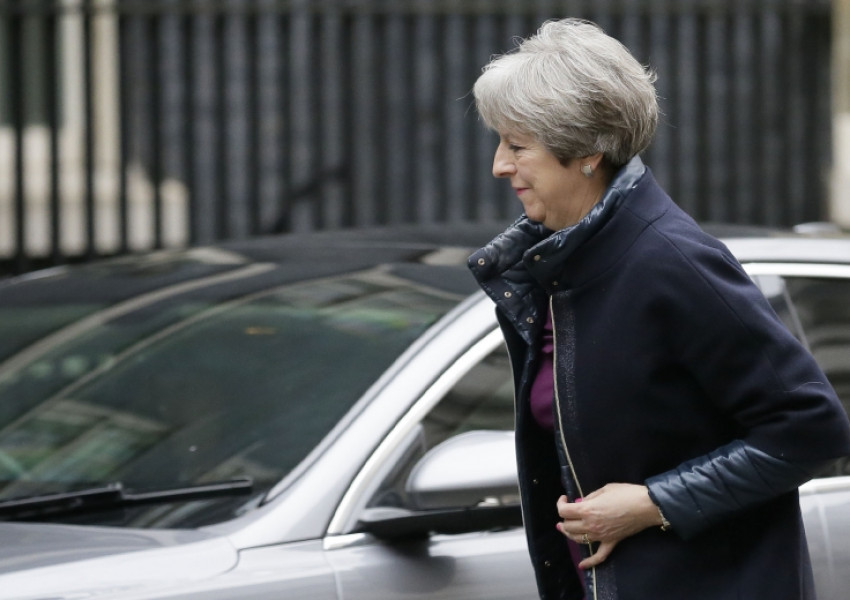 Тереза Мей ли е шефът на британското правителство?