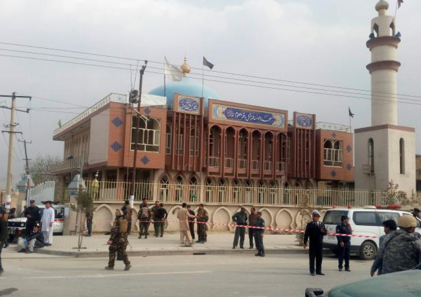 Самоубиец се взриви в Кабул, убивайки десетки