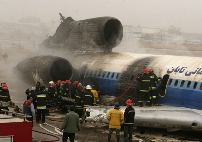 Как да оцелеем при самолетна катастрофа?