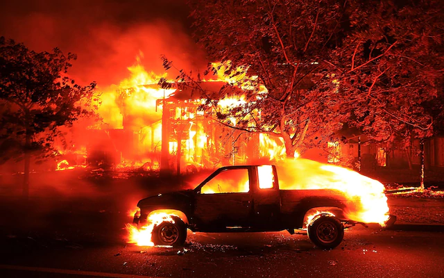 Адски пожар в Калифорния! Хиляди са евакуирани