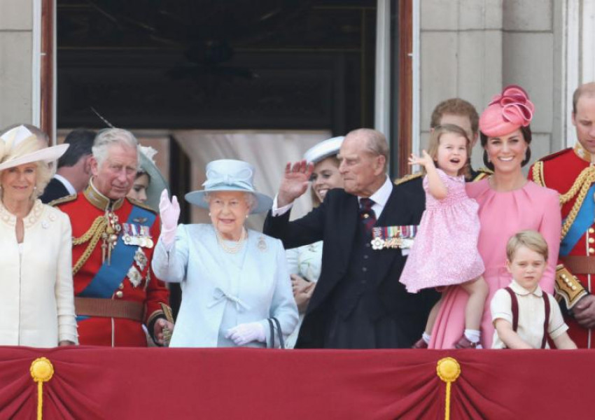Кой всъщност се разпорежда в кралското семейство?