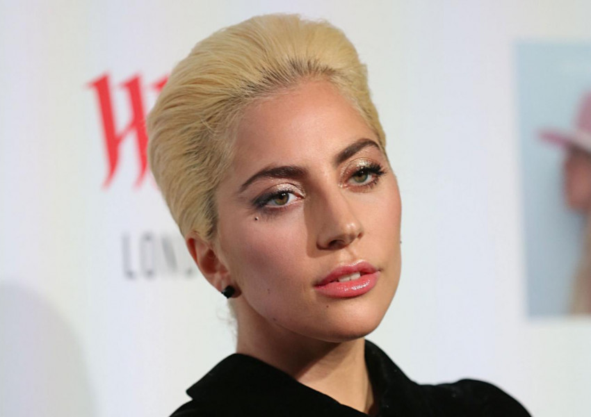 Лейди Гага изненада лондончани с концерт в мола "Уестфийлд"