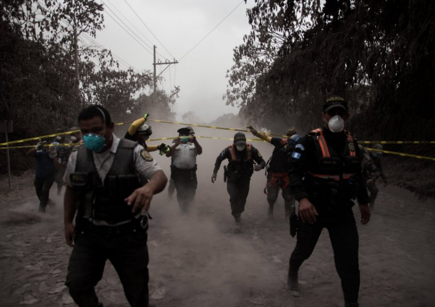 Вулкан изригна в Централна Америка, има жертви (СНИМКИ)