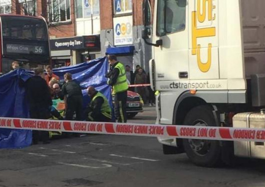 Възрастен мъж загина под гумите на камион в Източен Лондон