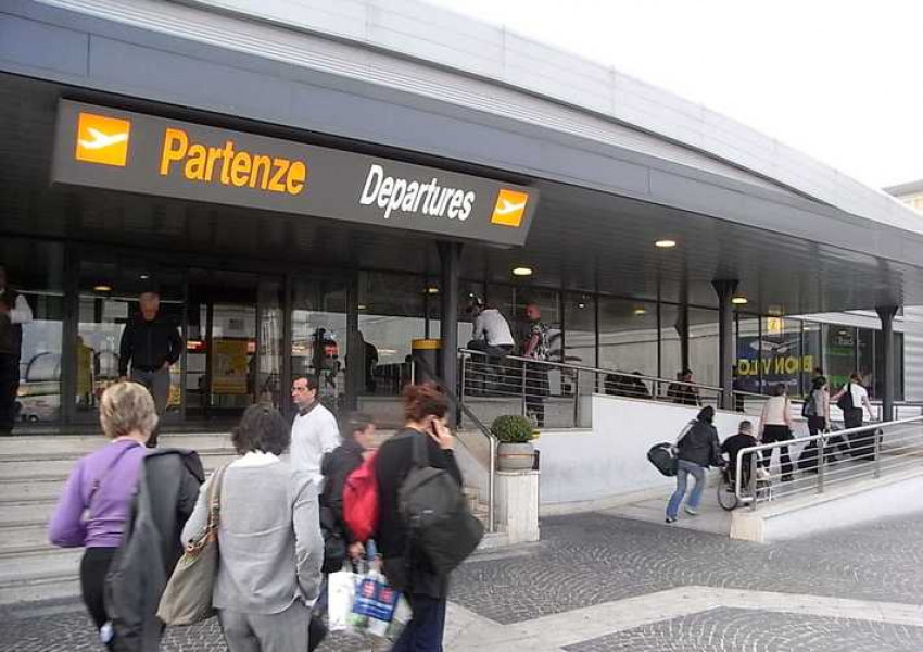 Стотици българи блокирани на летище в Рим