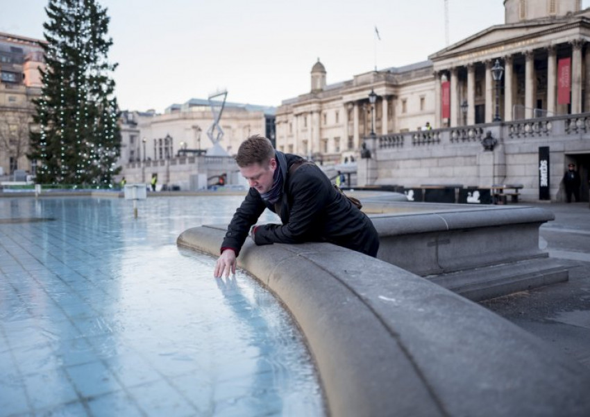 Замръзна фонтанът на Trafalgar Square