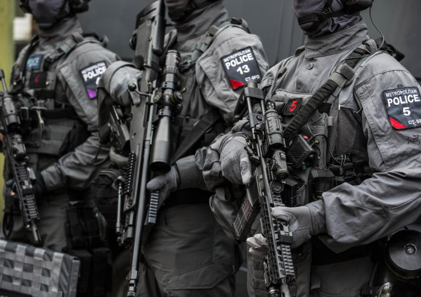 Петима тийнове от Лондон планирали терористични актове