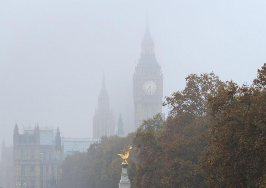 Хаос на летищата в Лондон заради гъста мъгла