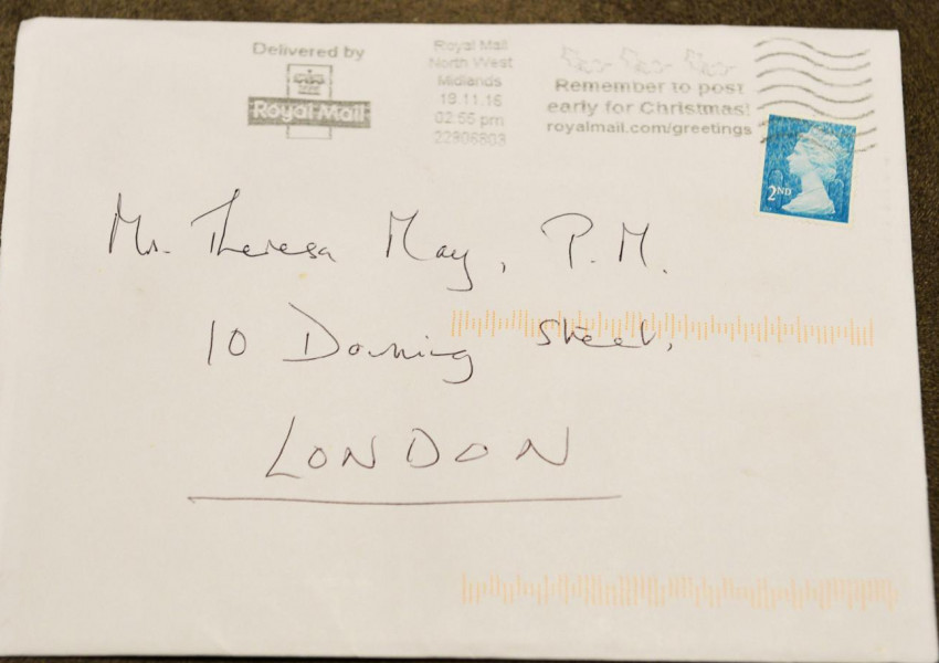 Писмо до Тереза Мей пристигна на грешен адрес в "Ислингтън"