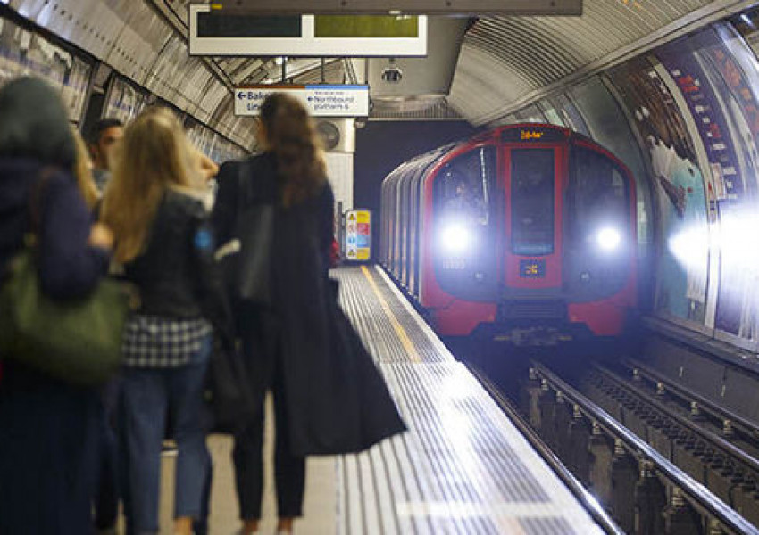 Закъснение в метрото заради човек, блъснат от мотриса