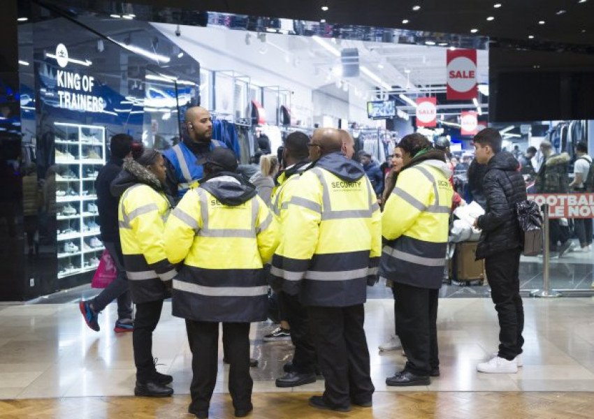 Седем души арестувани след сбиване в мола в източен Лондон