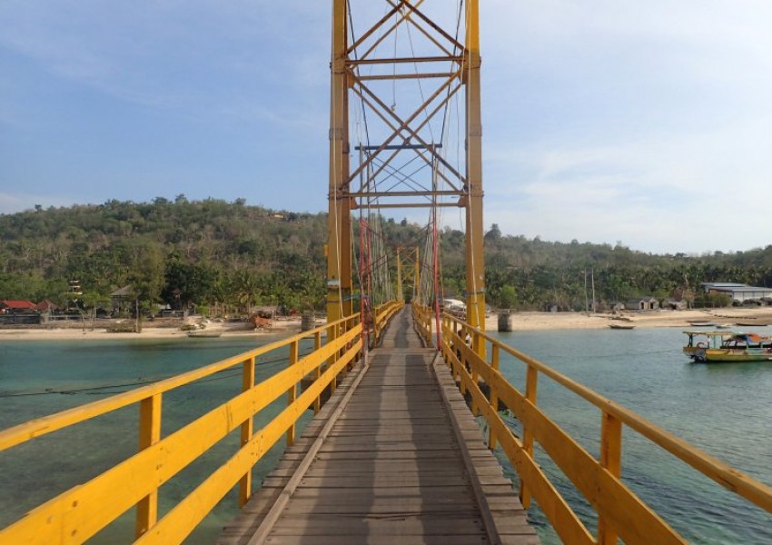 Мост в Бали падна, 9 загинаха