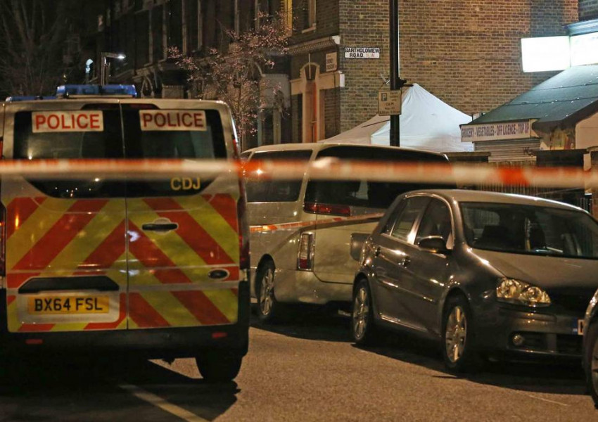 Двама младежи наръгани до смърт в Лондон за по-малко от 15 минути