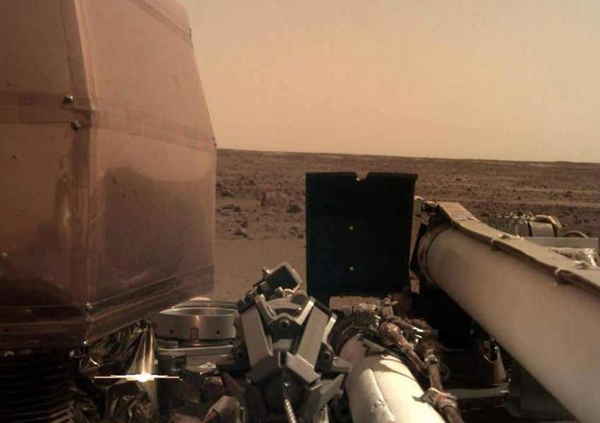 Марс с нов гражданин – InSight. Сондата кацна! (ВИДЕО+СНИМКИ)