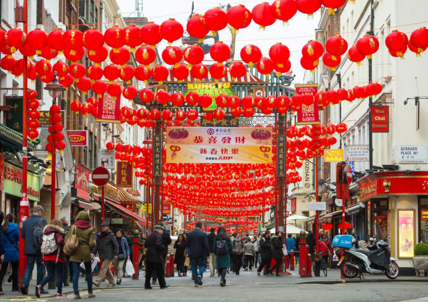 Рекорден брой китайски туристи наводниха Лондон