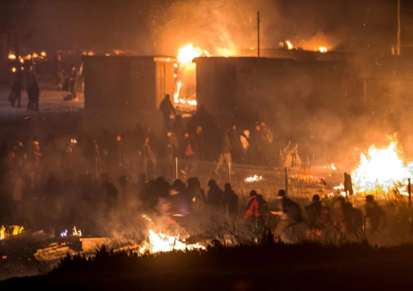 Пожар изпепели лагер за бежанци във Франция