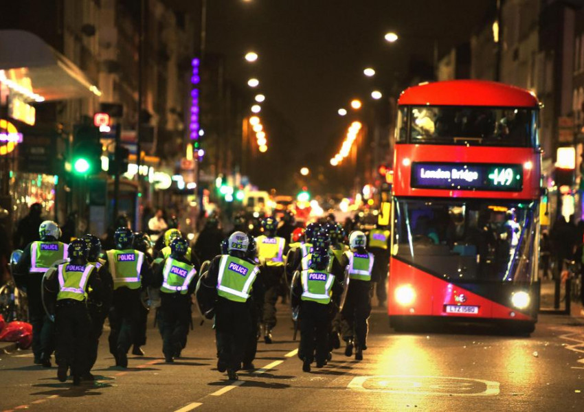Нощ на насилие в Лондон (СНИМКИ)