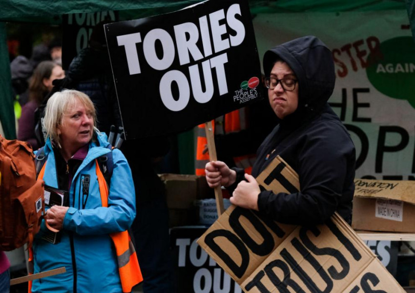 Хиляди британци протестираха срещу  политиката за Брекзит