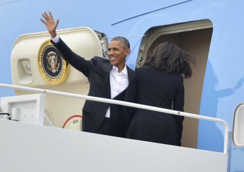 Обама пристигна за историческа визита на Куба