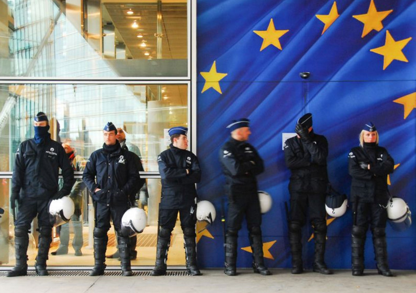 Без сделка с ЕС, Великобритания напуска и "Европол"