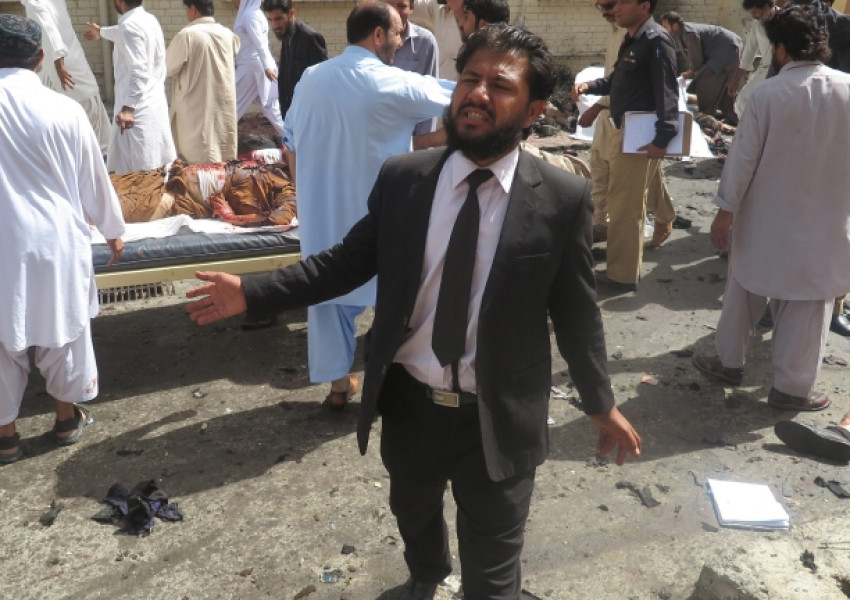 88 души загинаха при терористичен атентат в Пакистан