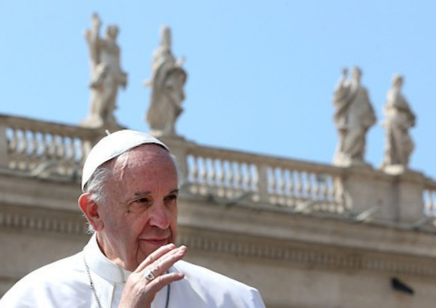 Папа Франциск: Без цигари на територията на Ватикана   