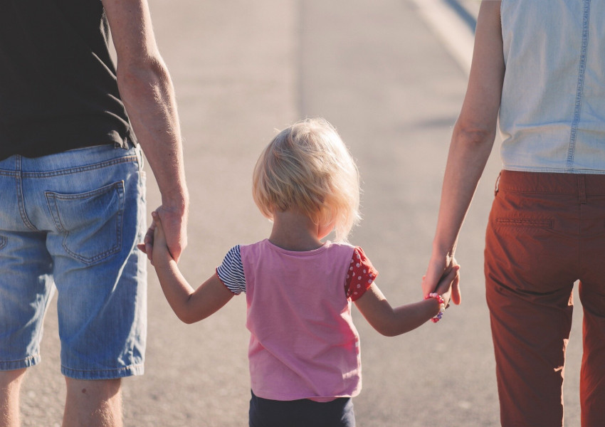 Проучване свързва еднополовото привличане със социално-икономическия статус на родителите