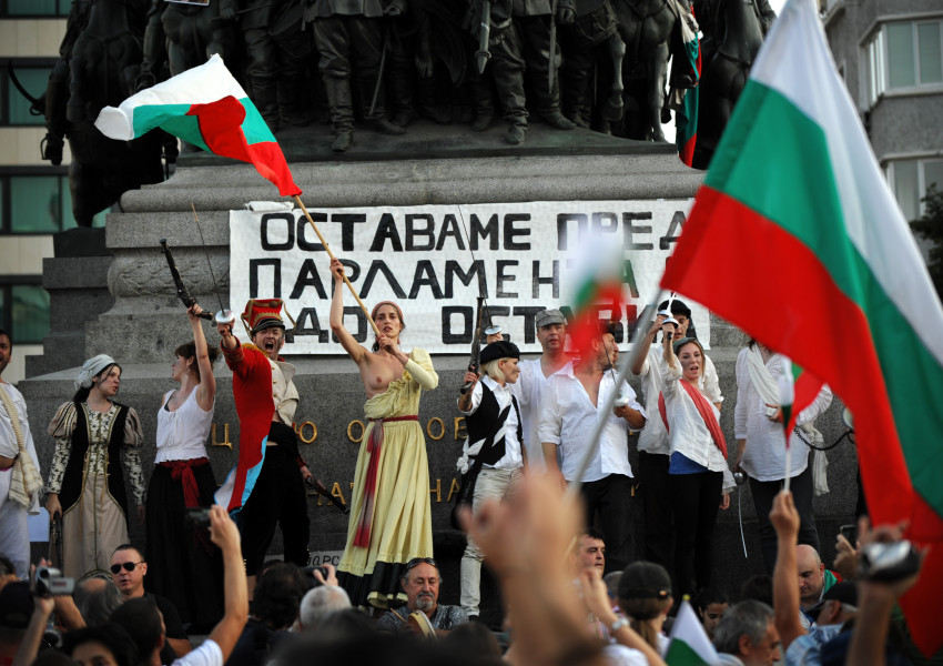 Масови протести на българите в чужбина срещу българското правителство