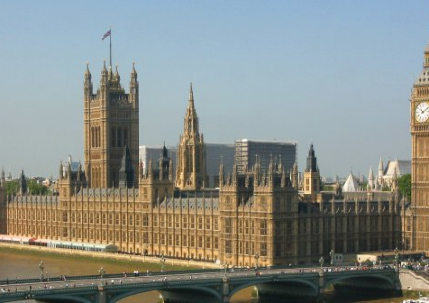 Британските депутати отхвърлиха "Брекзит" без сделка, лирата поевтиня