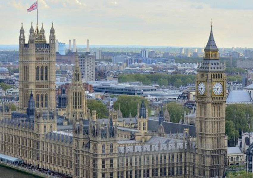 Съмнителен пакет предизвика паника в британския парламент