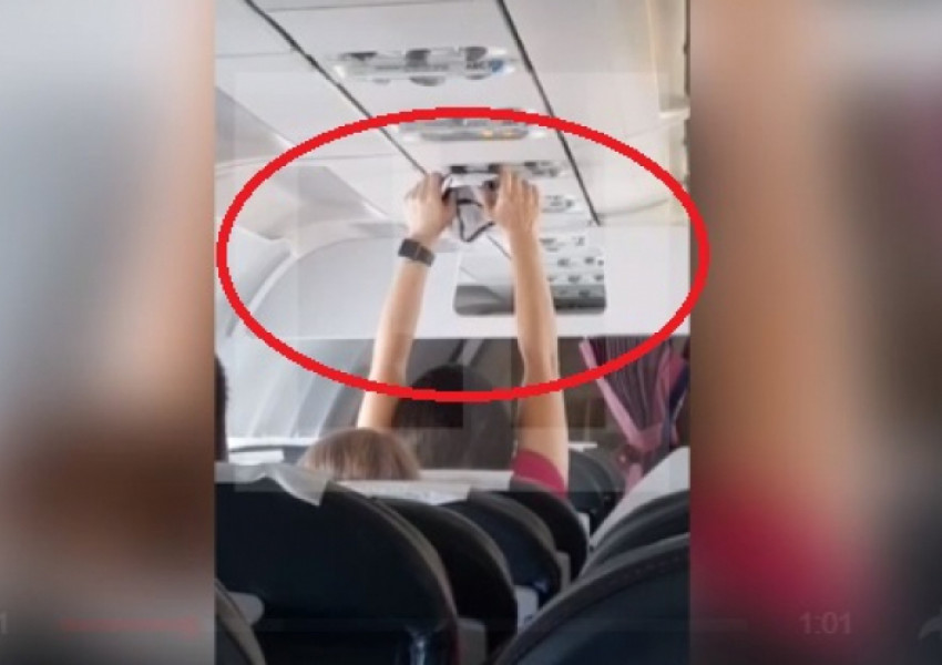Пасажерка си свали гащите в самолета по възможно най-странната причина