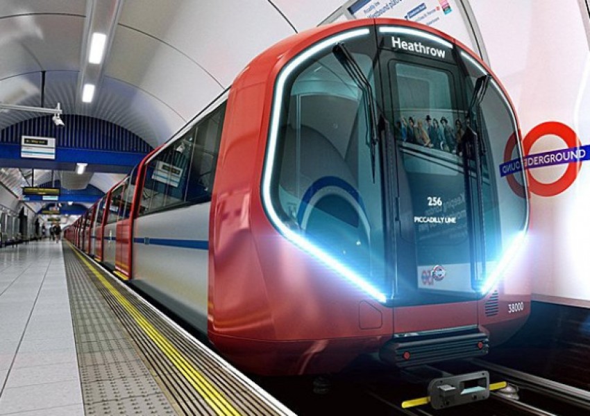 Свалиха мюсюлманин от метрото в Лондон, използвал IPad-а си подозрително