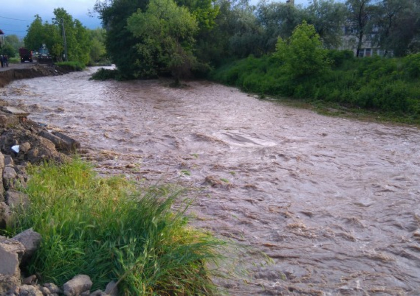 Бедствие в Пловдив! Река излезе от коритото си 