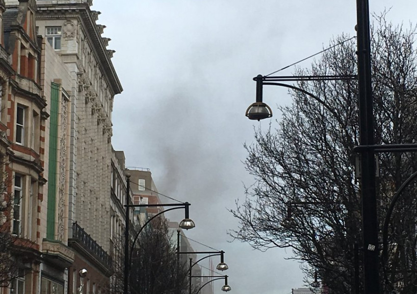 Пожар до "Оксфорд Стрийт", над 50 евакуирани