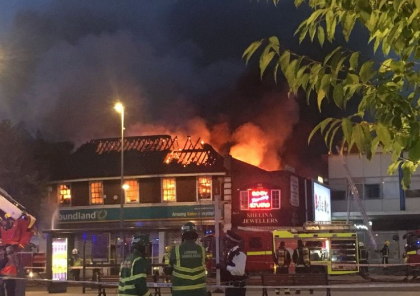 Пожар в източен Лондон, 100 огнеборци изпратени на място