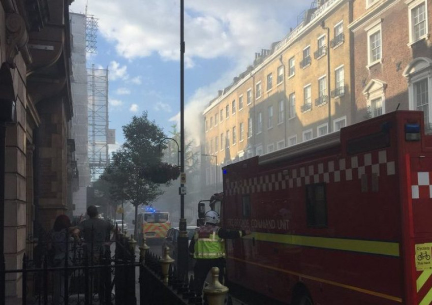 Огромен пожар едва не унищожи шестетажна сграда в Лондон