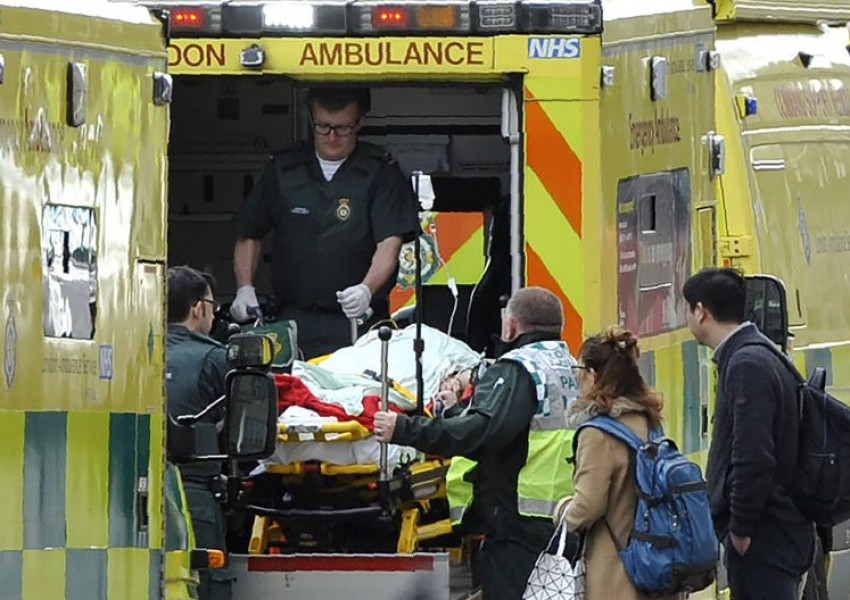 Тереза Мей посети ранените при терора в Лондон