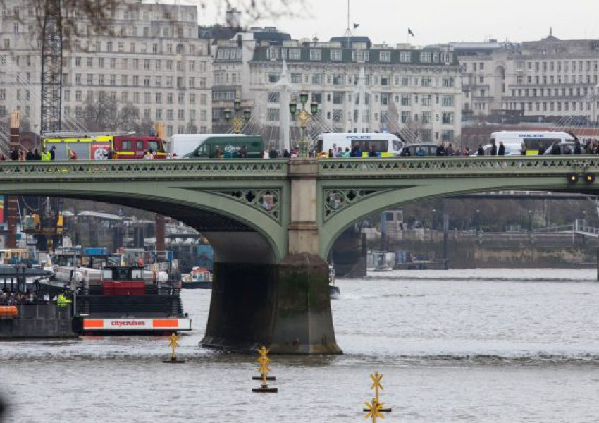 Трима души скочиха от Уестминстърския мост в рамките на два дни