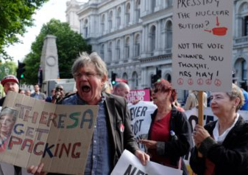„Ден на ярост“ в Лондон, стотици протестиращи блокират центъра 