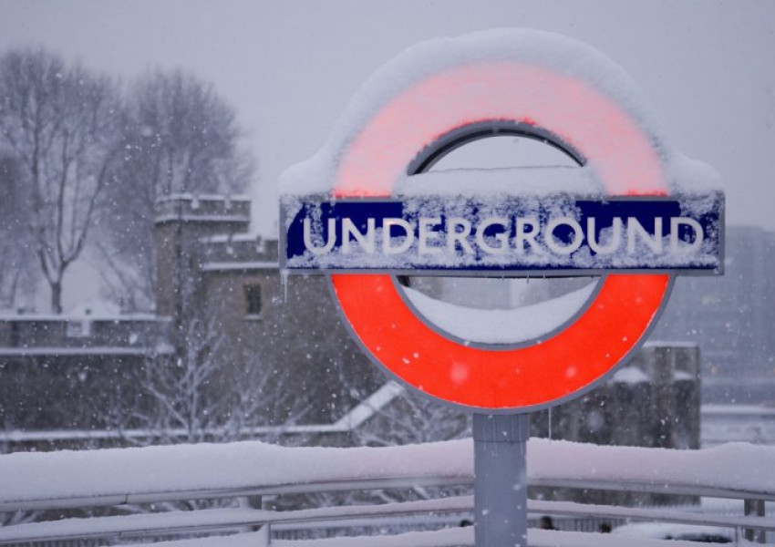 Проблеми с метрото заради снега в Лондон